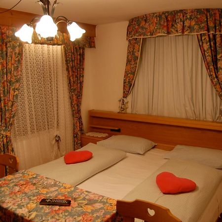 Albergo Genziana Сан-Віджиліо-ді-Мареббе Екстер'єр фото