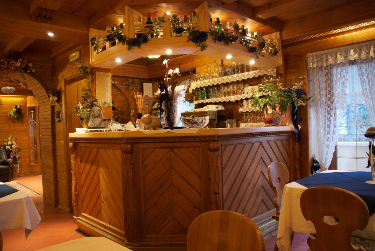 Albergo Genziana Сан-Віджиліо-ді-Мареббе Екстер'єр фото