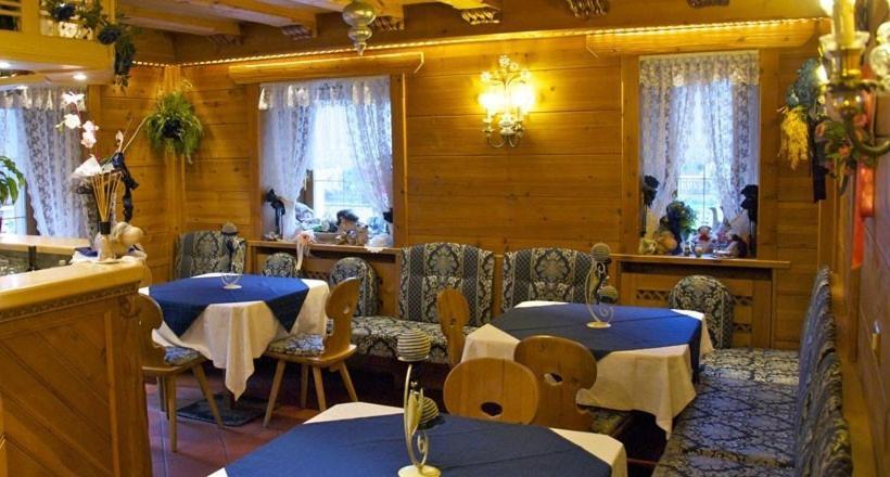 Albergo Genziana Сан-Віджиліо-ді-Мареббе Екстер'єр фото