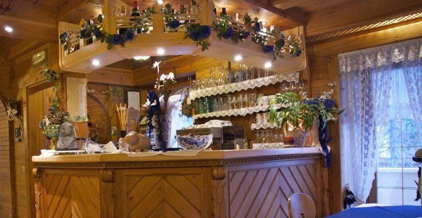 Albergo Genziana Сан-Віджиліо-ді-Мареббе Екстер'єр фото