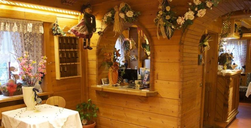 Albergo Genziana Сан-Віджиліо-ді-Мареббе Екстер'єр фото